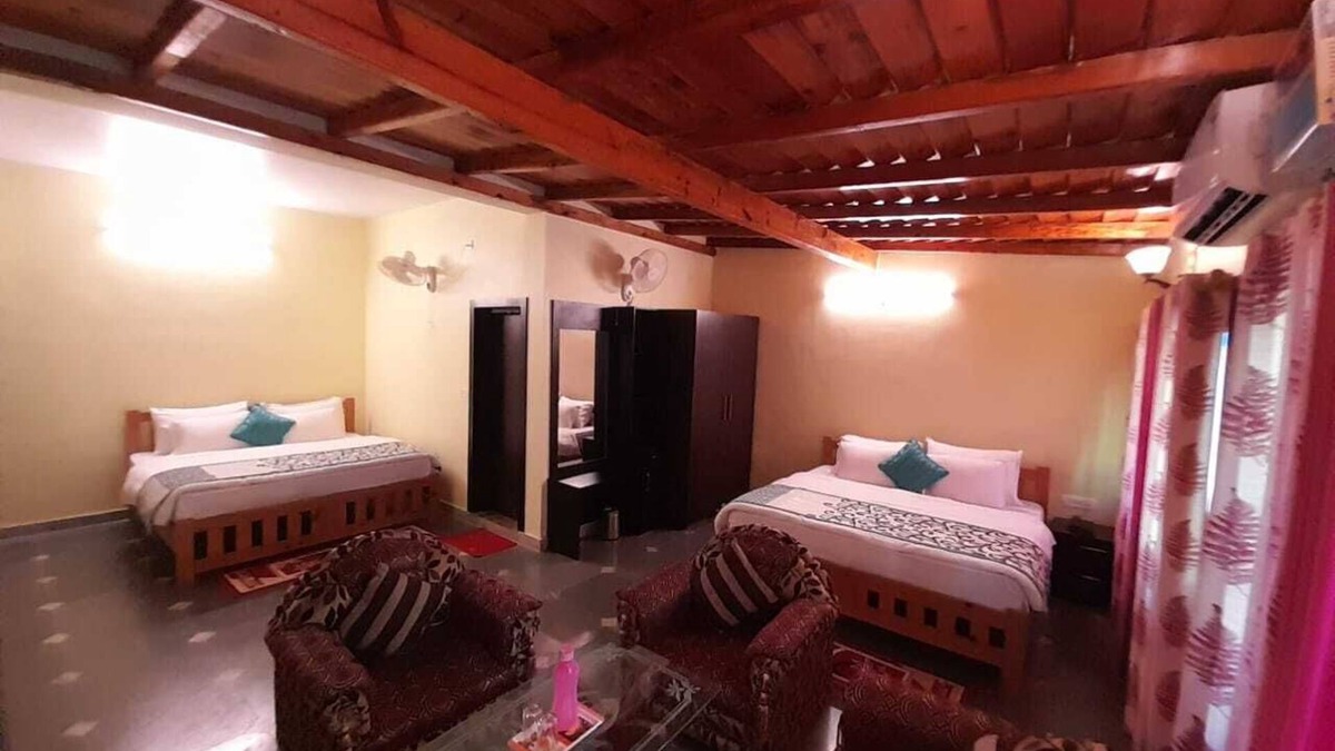 Naukuchiyatal Hotel | Niharika Palace by Royal Collection