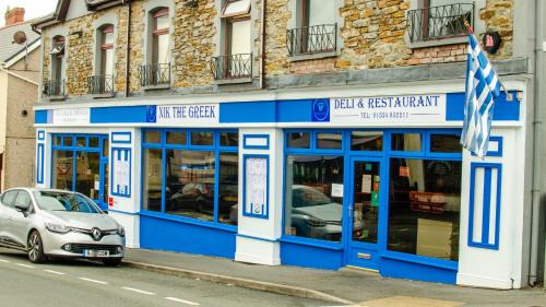 Burry Port Bed & Breakfast | Nik The Greek