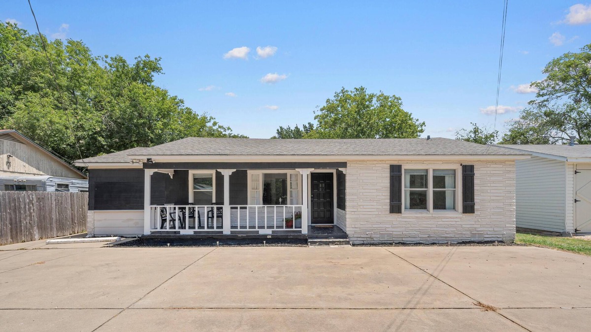Waco House | Nik’s Bear Caven