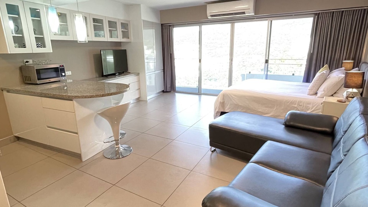 Nimman Apartment | Nimman Studio with FREE Motorbike - Kitchen - View - Pool - Chom Doi 2