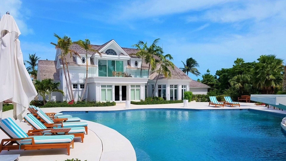 Leeward Settlement Villa | Nine bedroom Villa - Upper Grace Bay