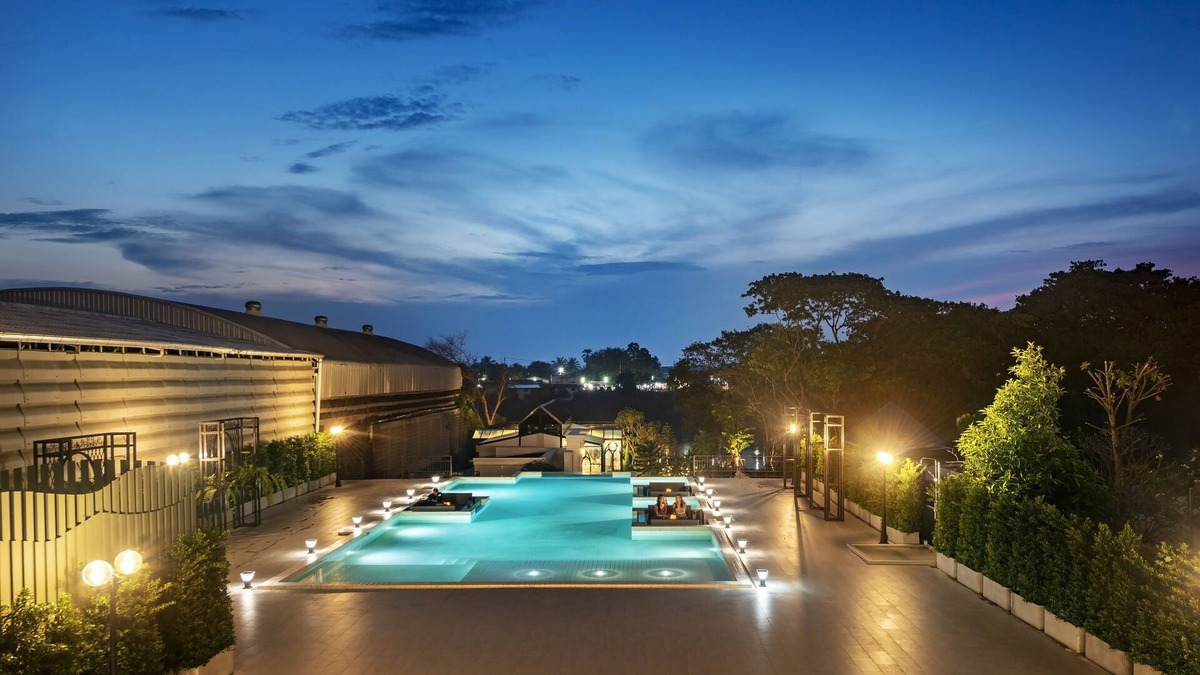 Ban Pong Hotel | Nine River Hotel