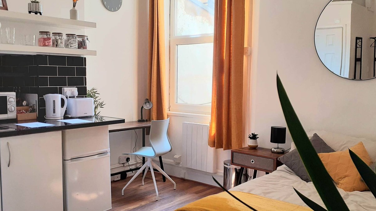 Roath House | Ninian Studio (1 bed)