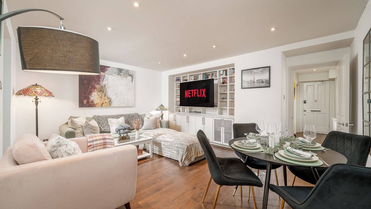 Redcliffe Apartment | Niru Experience Hidden Gem In Chelsea 2BD 2BA