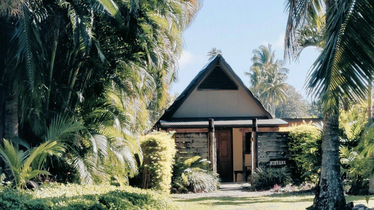 Takitumu District Cottage | Nirvana -super value for money option to stay 300m walk from the Turtle Tours !