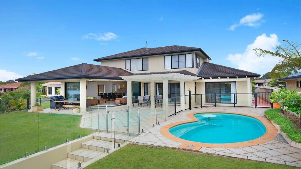 Yamba House | Nirvana Waters - Waterfront with Pool