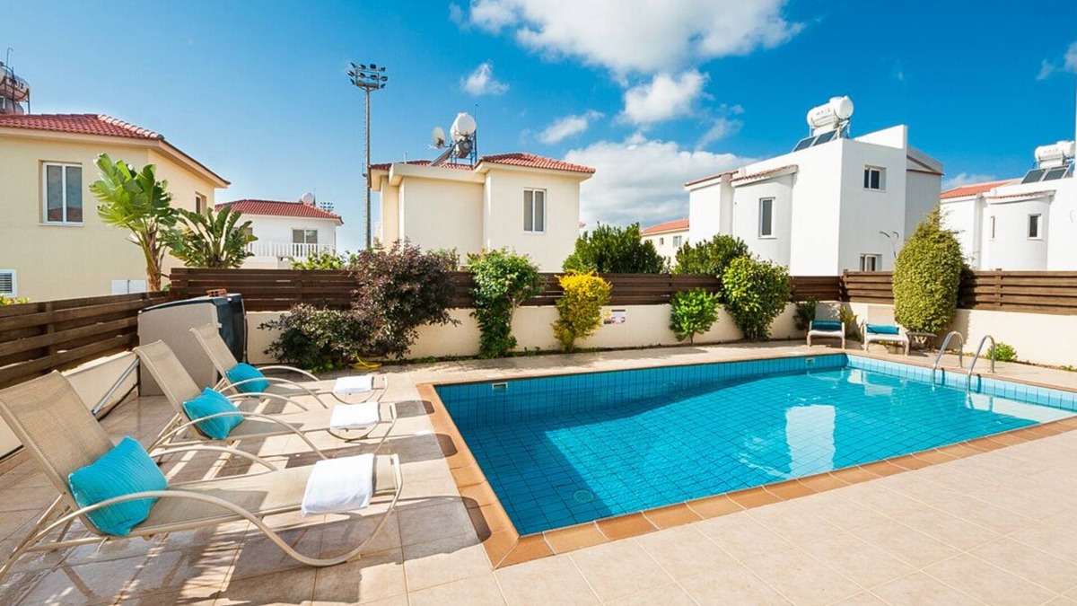 Ayia Napa Villa | Nissi Beach holiday villa - rentprivatevillas 003