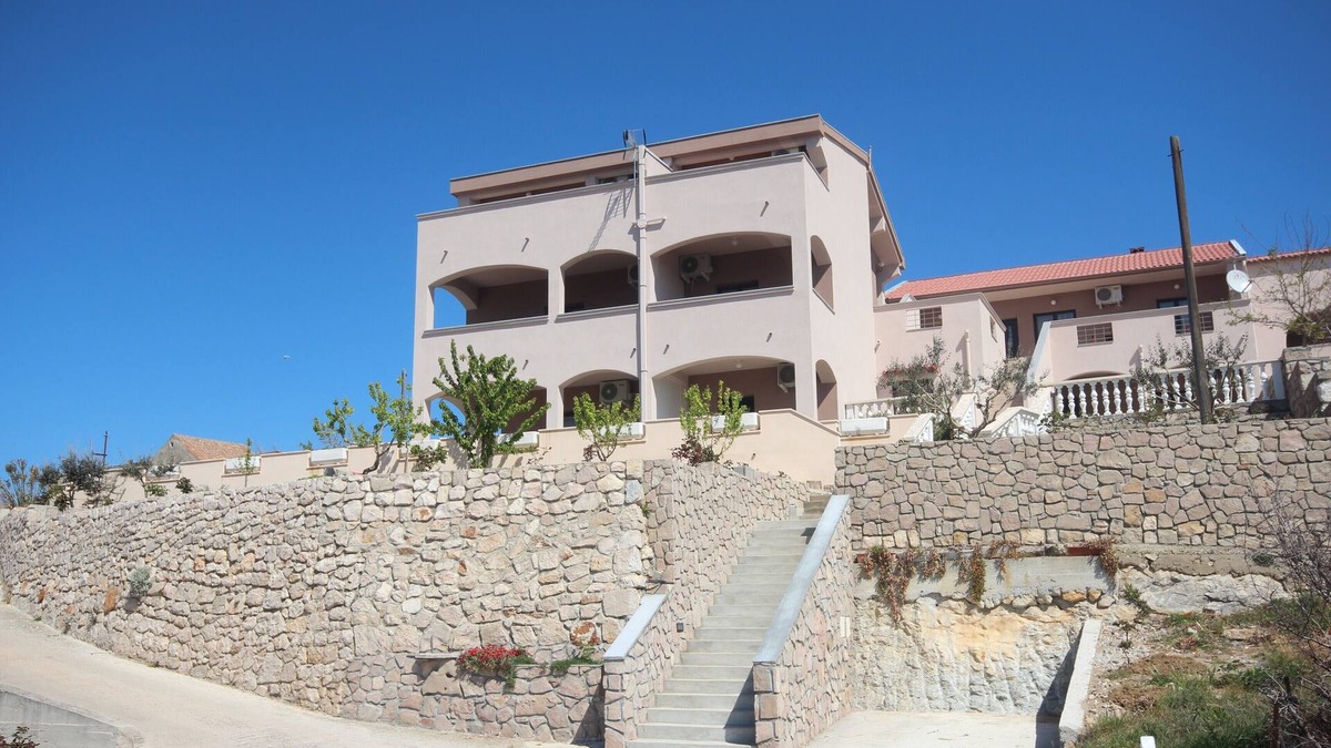 Rtina Apartment | Njaco - Three Bedroom Apartment with Sea View