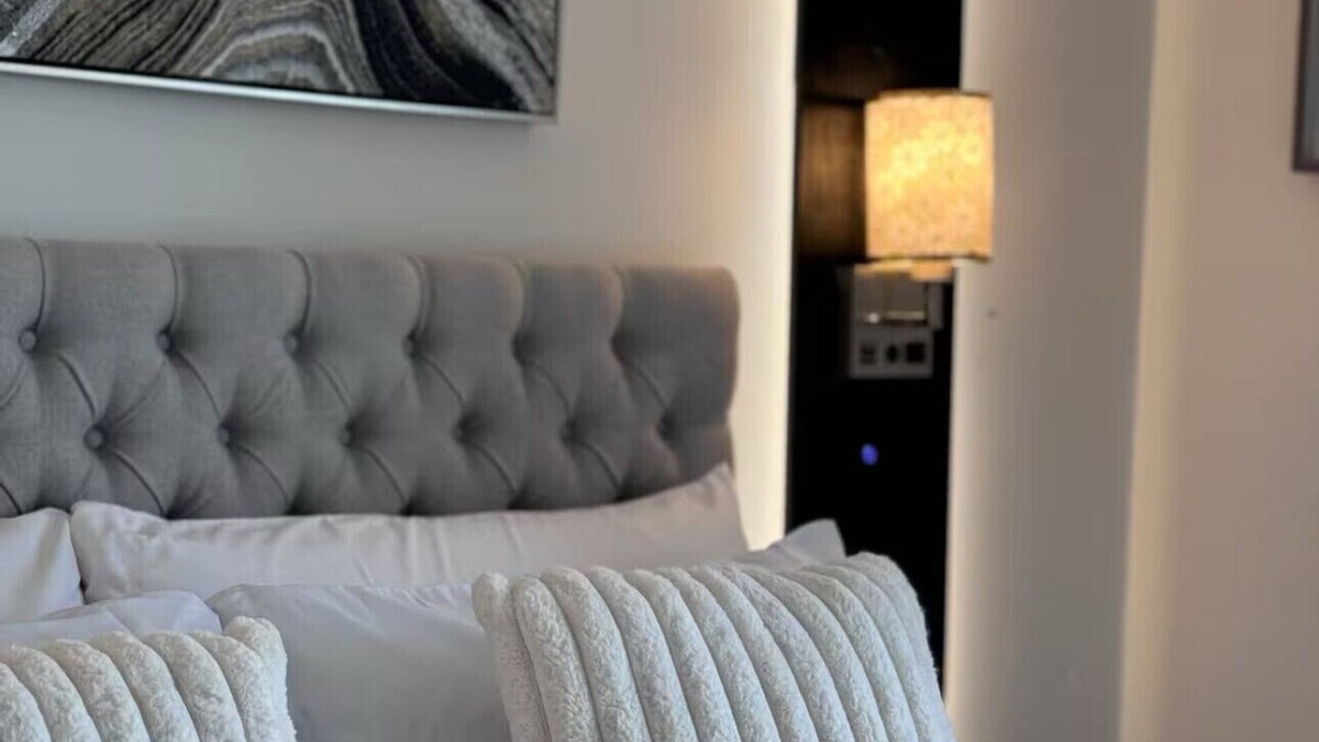 Upper East Side Apartment | nModern 2BR with Fireplace &Fitness & Lounge