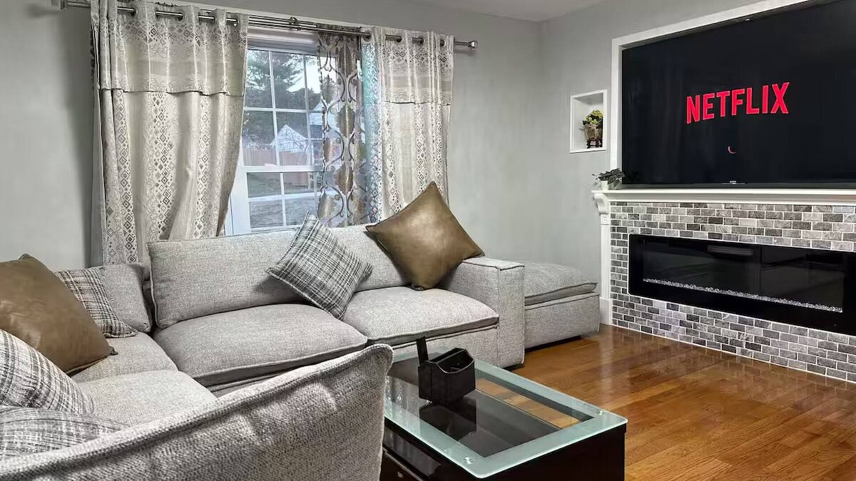 Montville House | nModern 3-Bedroom Retreat Near Parks & Casinos