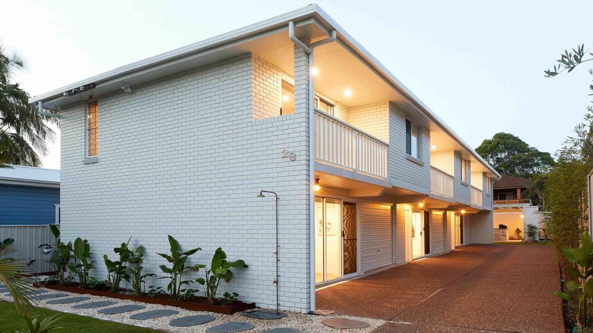Nelson Bay House | No 1 Luana - pet friendly holiday townhouse
