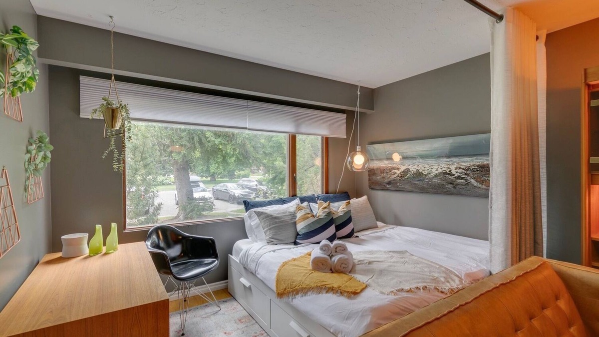 Northwest Calgary House | No. 1 Rosetree Suites - 3 Beds - Perfect Family Location in Calgary