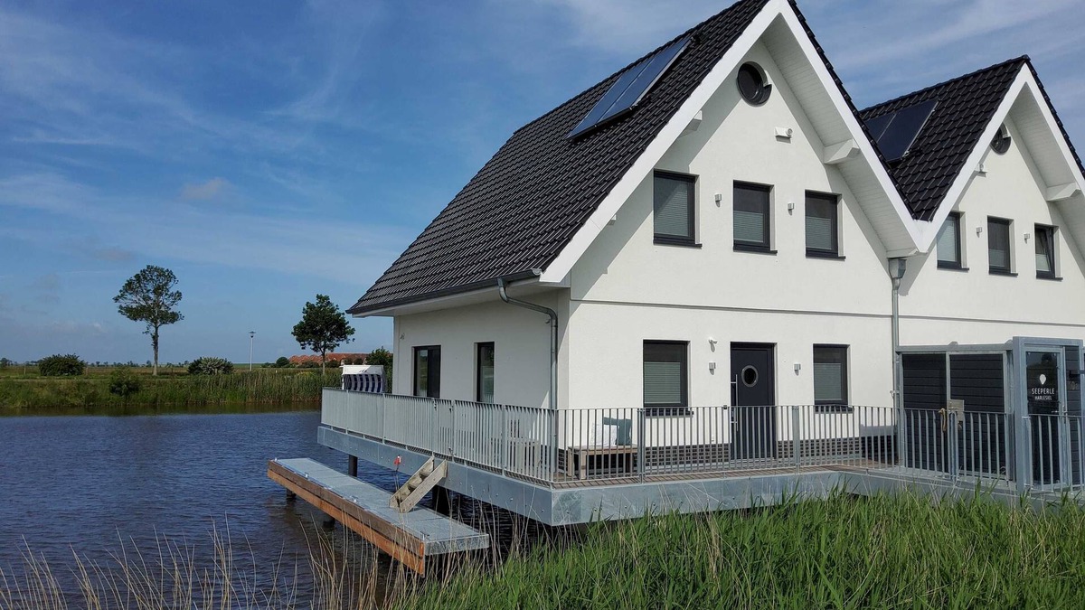 Harlesiel House | No. 110 - Holiday home Seeperle/Stilt house on the Harle - No. 110 - Exclusive