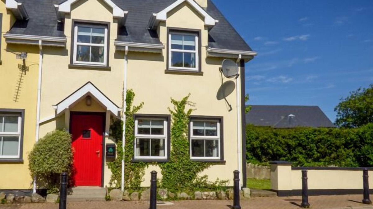Tullaghan Cottage | NO 17 MOUNTAIN DALE, pet friendly in Bundoran, County Donegal