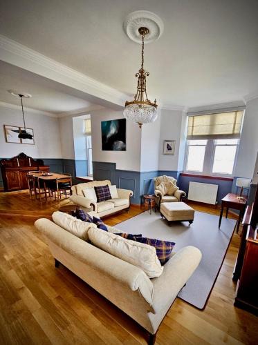 Arden Apartment | No 8 Lomond Castle