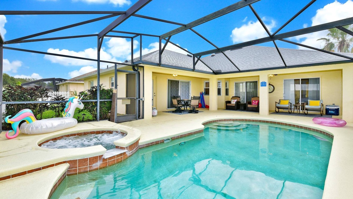 Tuscan Ridge House | NO Carpet House! Private Pool & Spa Cozy 4 bedrooms/3 bathrooms Home by Disney