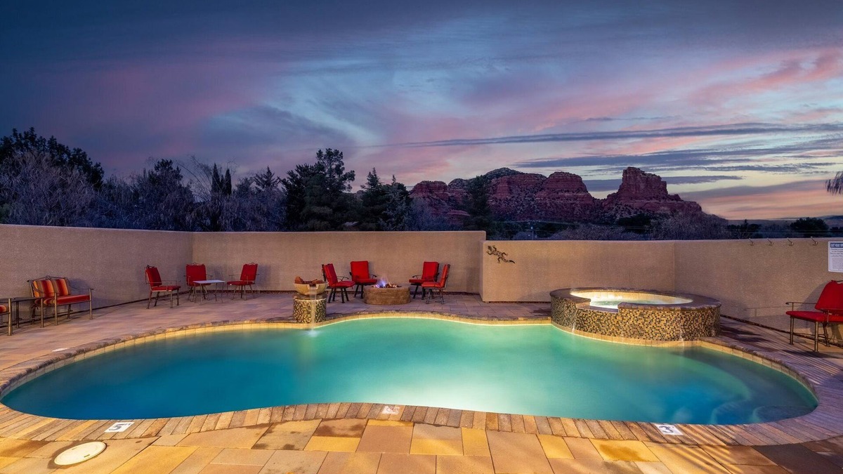 Oak Creek House | NO clean fee, Red Rock VIEWS, Heated Pool, 5BR
