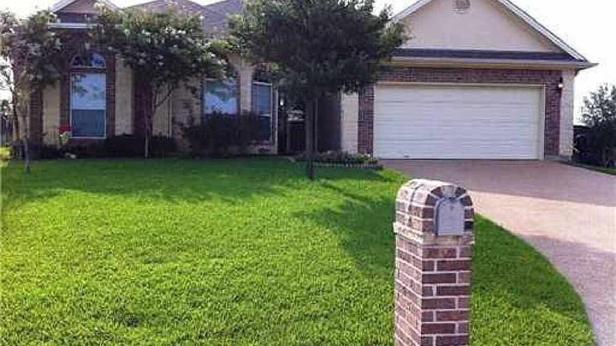 Westfield Village House | NO FEES~Huge Yard~Family~Pets~Patio