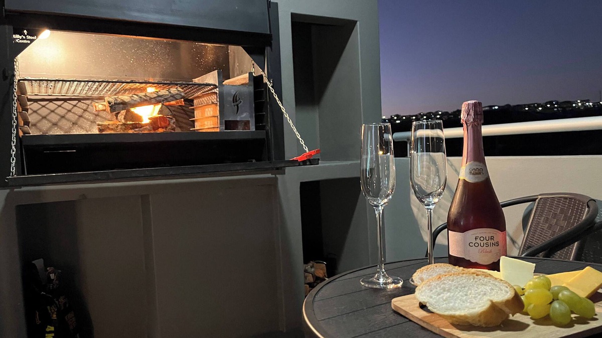 Mossel Bay Apartment | No Loadshedding Luxury apartment with AC in Mossel Bay