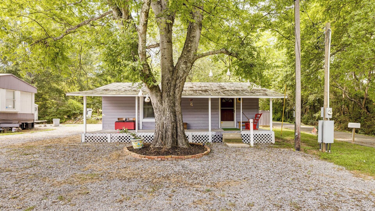 Langston Cabin | No Pet Fee! Family Cabin 2 Mi to Lake Guntersville