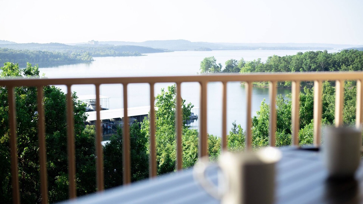 Indian Point Condo | NO STAIRS! AMAZING LAKE VIEW! Just two miles from Silver Dollar City!