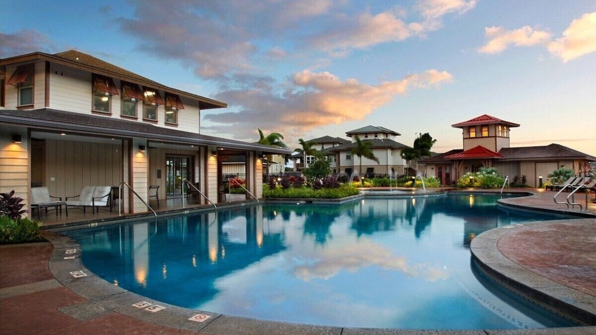 Poipu Condo | No stairs, Central AC, Steps to the pool, Jacuzzi, Gym, 2 car parking