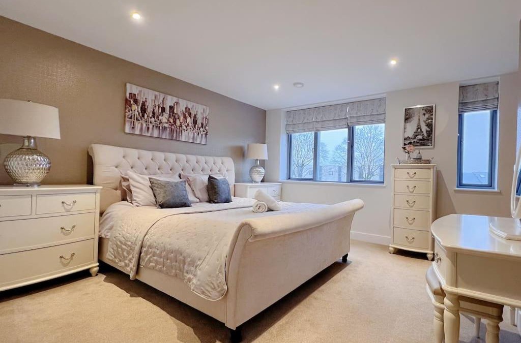 Bicester Villa | No6, Luxury Townhouse near Bicester Village