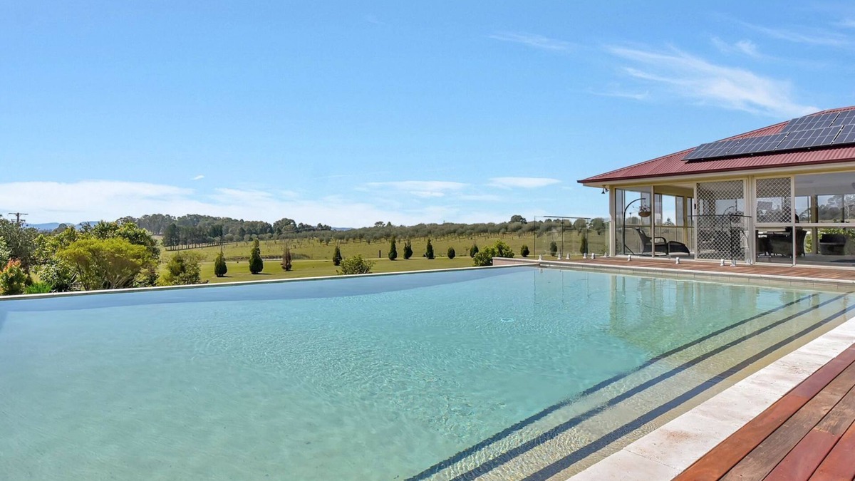 Allandale House | Noble Willow Estate Lovedale. Super Spacious, with views and pool