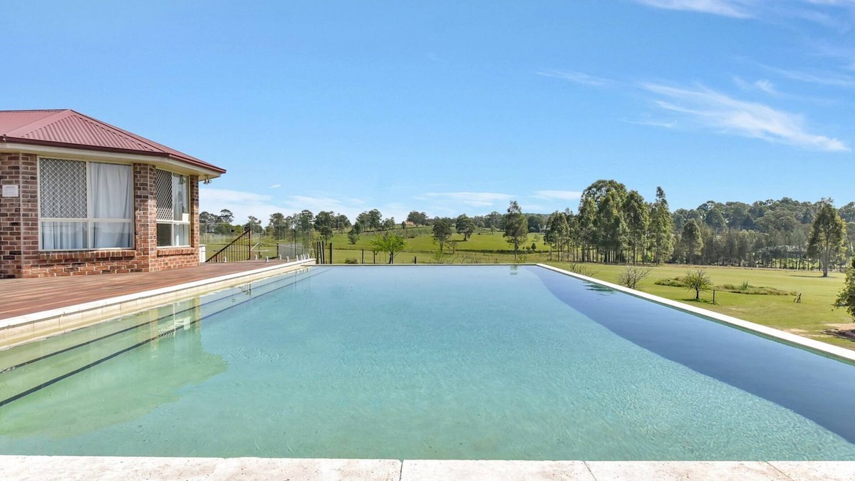 Allandale House | Noble Willow Homestead Lovedale. Super Spacious, with views and pool