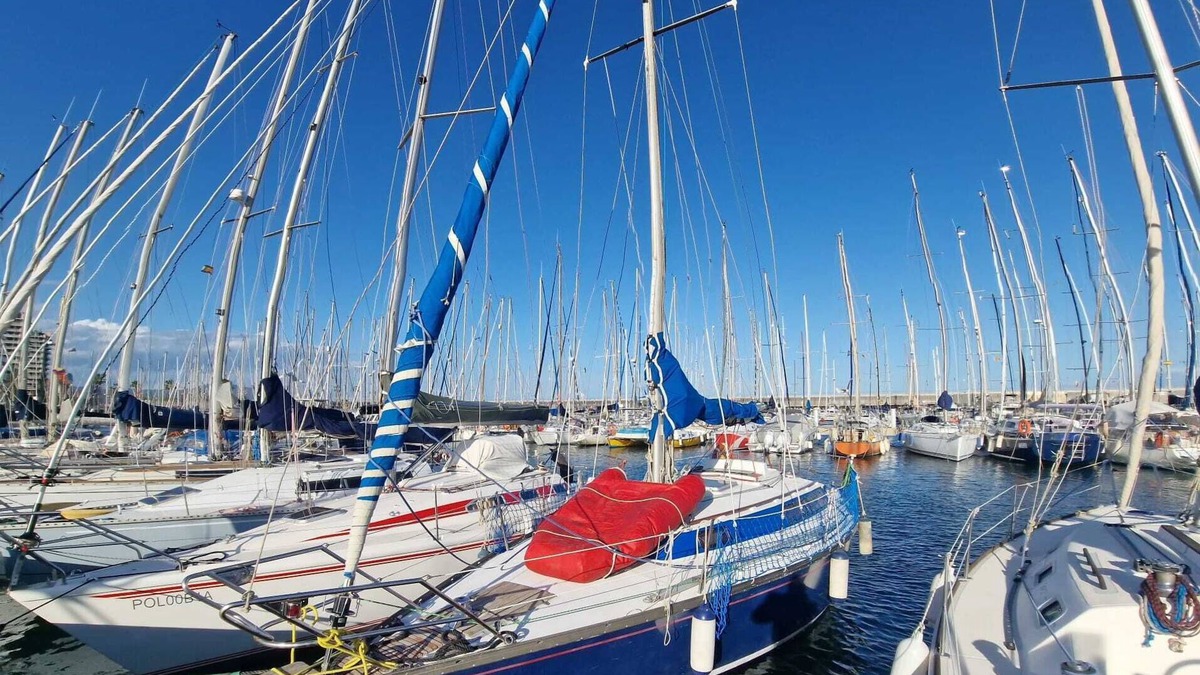 Badalona Boat Rental | Noche en el Mar: Hospédate en un Encantador Velero en Barcelona