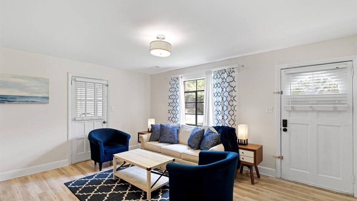 Hidden Valley House | Noda Home w Yard Perfect For Digital Nomads 250 Mbps Fiber!
