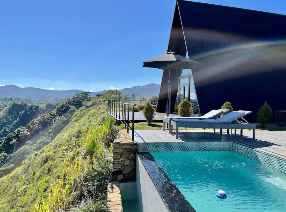 Santiago Province Villa | Noir Cabin-Aframe mountain