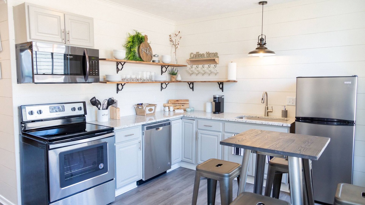 Knoxville Apartment | NoKno Flats - Simple Serenity: 2 BR, 1.5 BA in North Knoxville