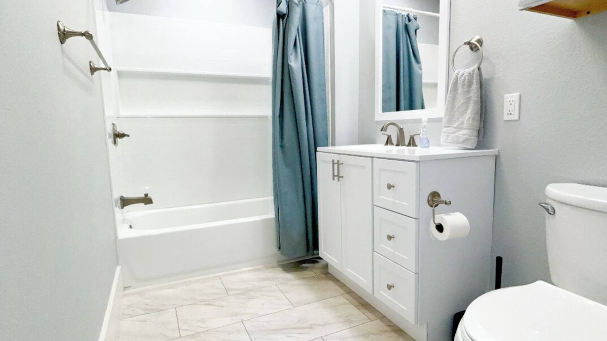Southside House | Nomad Friendly - All Bills Paid- Near Downtown SA