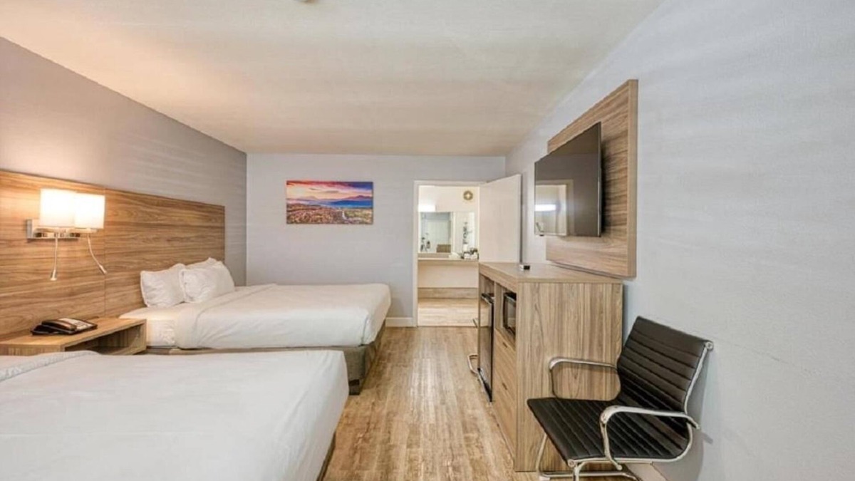 San Luis Obispo House | Non-Smoking 2 Queen Beds