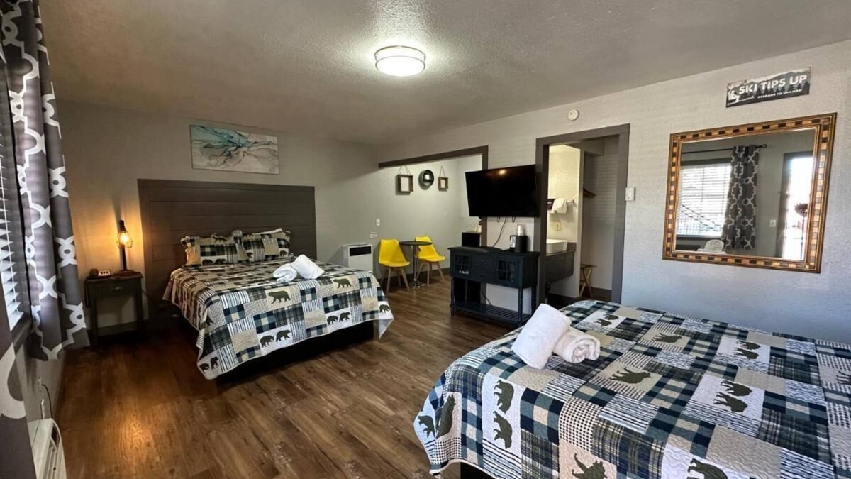 Lakeside Park House | Non-Smoking 2 Queen Room - NS2Q