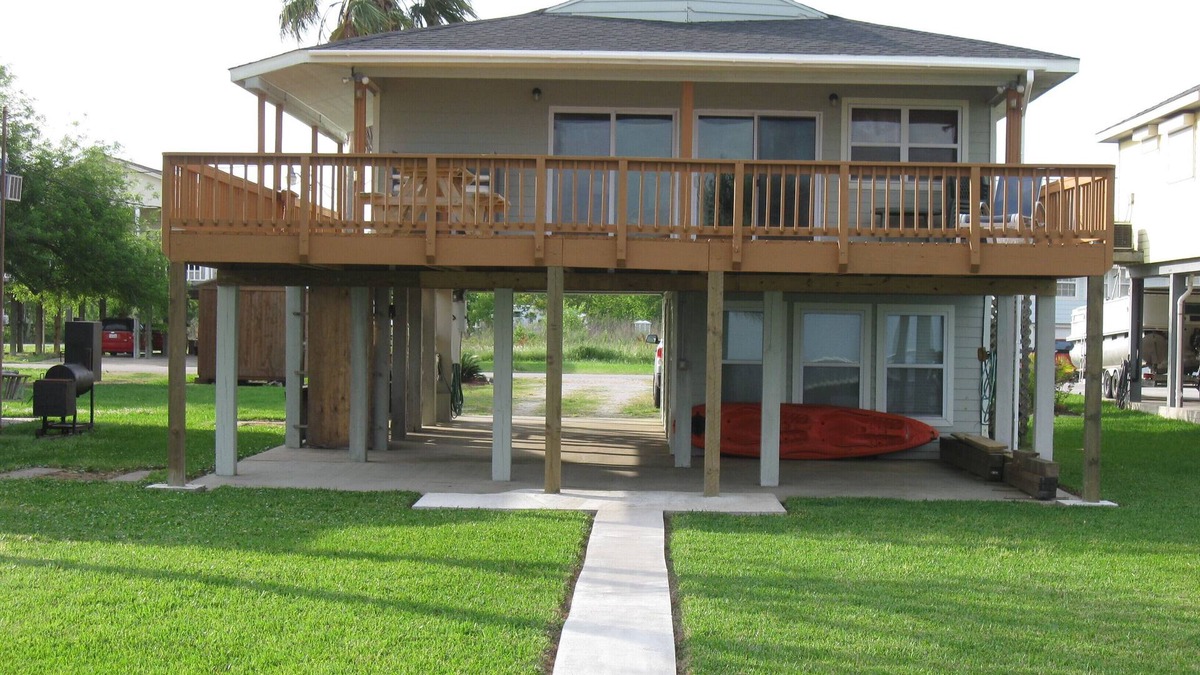 Dickinson House | Non Smoking/Water Front Bayhouse With Private Fishing Pier And Boat Dock