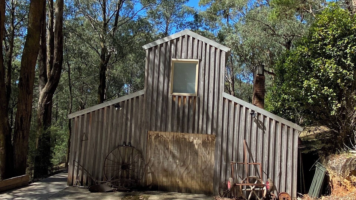 Noojee Apartment | Noojee Views Barn TopnToolshed nNoojee Hotel nTrestle Bridge nWaterfallsnSnow