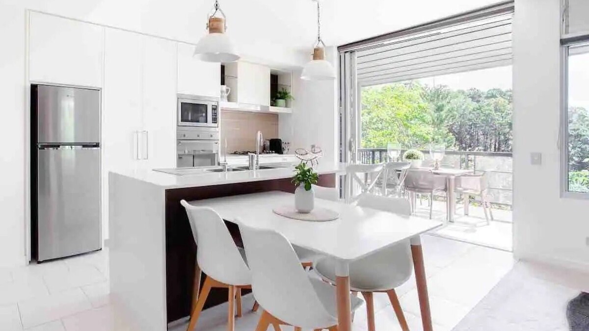 Noosa Heads Apartment | Noosa Luxury Poolside Penthouse Mins walk to Beach