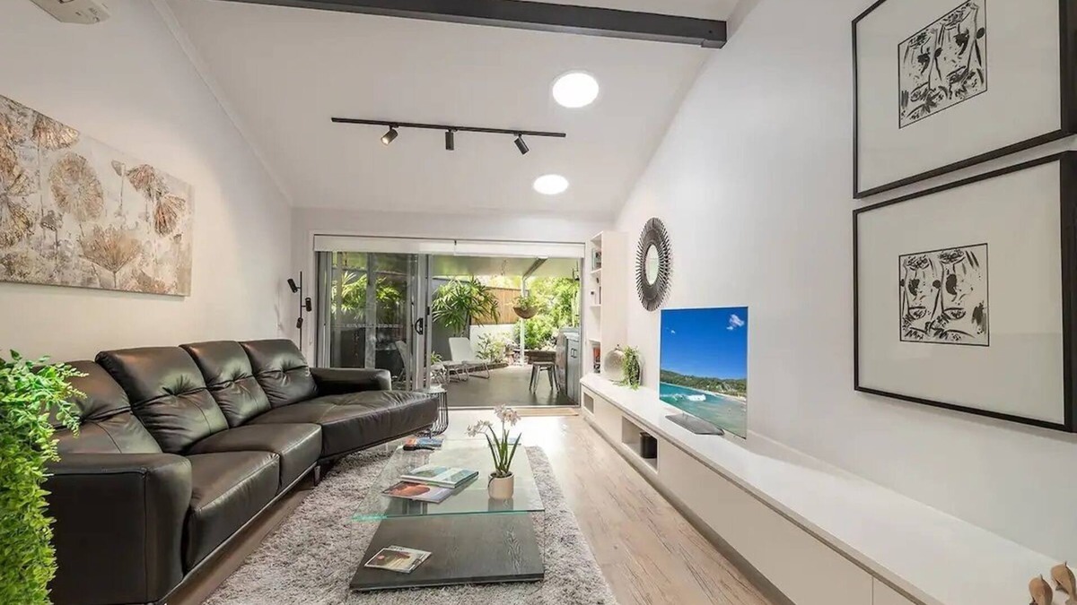 Noosaville House | Noosa Riverside Luxury Haven - Easy walk to River, Beach & Hastings Street.