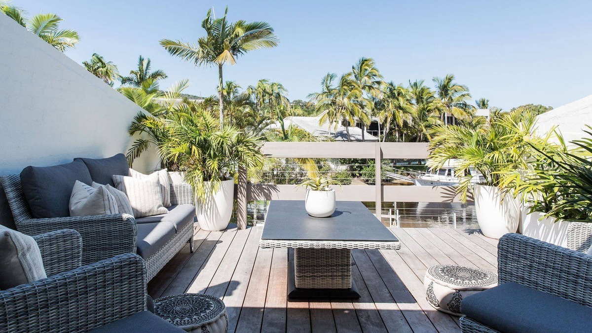 Noosa Heads Villa | Noosa Terrace 7 - beach, river, pool, cafes & restaurants - location and style.