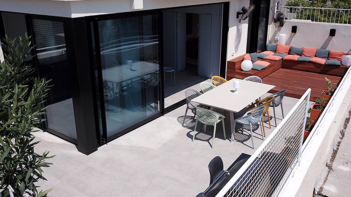 Old North Apartment | Nordau Blue | Boutique Penthouse Apartment | 60m terrace for entertaining