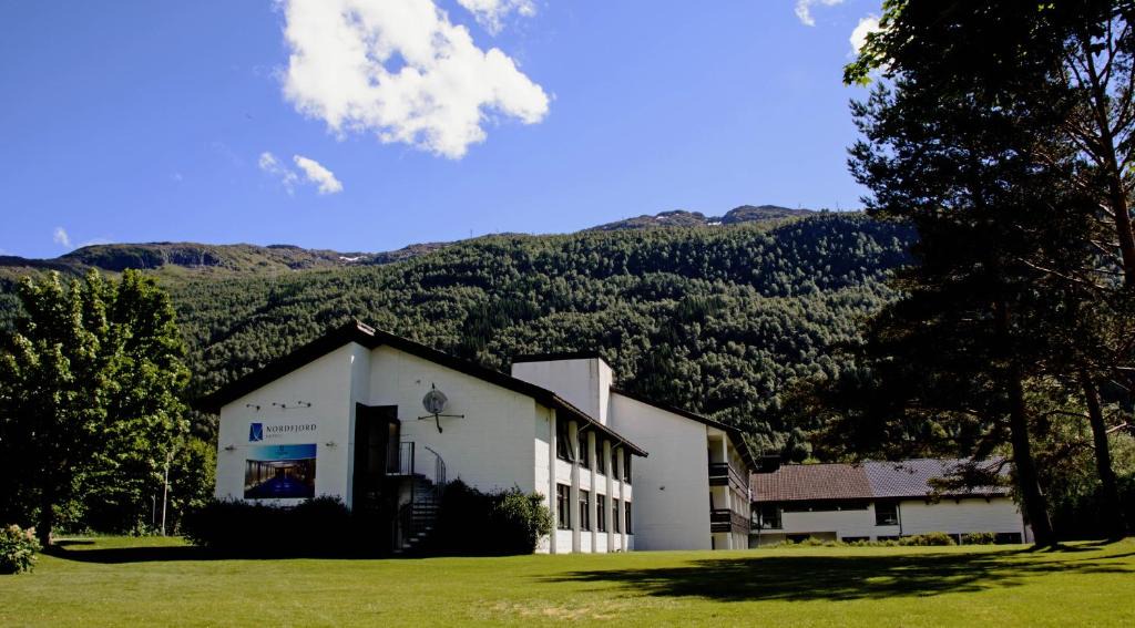 Nordfjordeid Hotel | Nordfjord Hotell