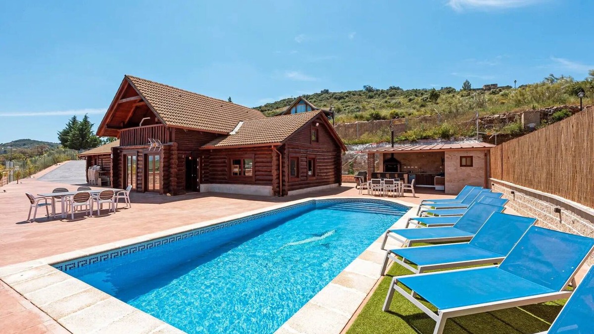 Casabermeja Cabin | Nordic cottage on the Costa del Sol, enjoy the Andalusian climate with swimming pool!
