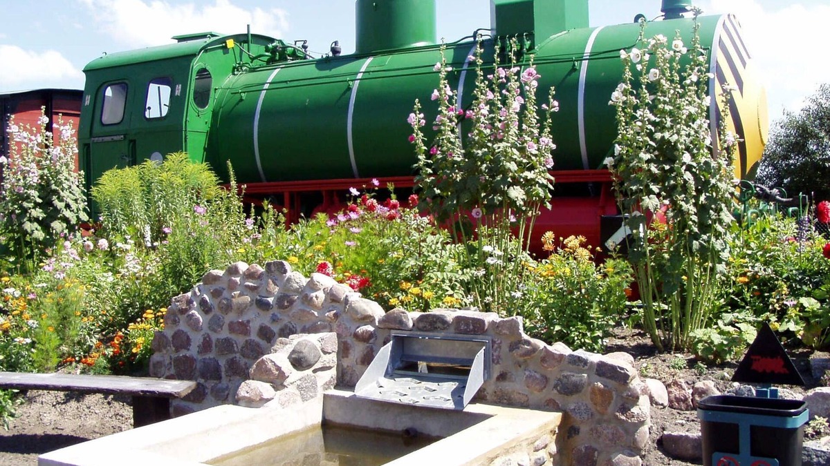 Pasewalk Cottage | Nordic fairy tales - Wild geese 16 - zz Lokschuppen Pasewalk overnight experience in a sleeping car