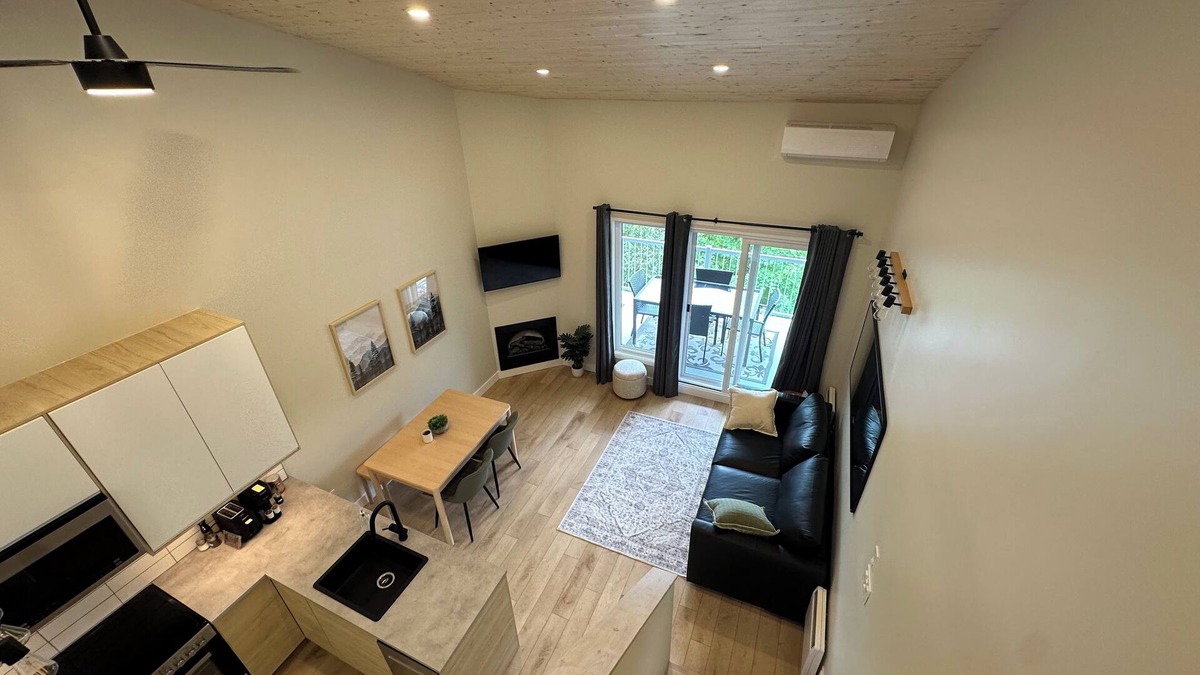 Mont-Tremblant Village Apartment | Nordic Fristad - Close to the lake and the ski mountain!