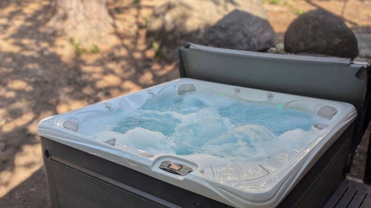 Running Springs House | Nordic Holiday Home - Hot Tub, Sledding Hill, Included EV/Tesla Charger, Pets ok