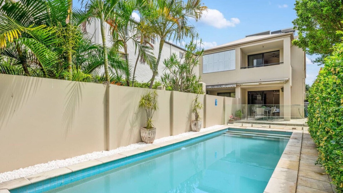 Southport Apartment | Norman St Townhouse - Central Broadwater Parklands