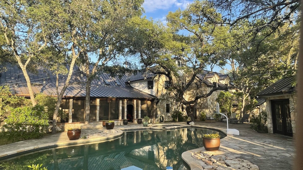 Leander Villa | North Austin estate in private country setting