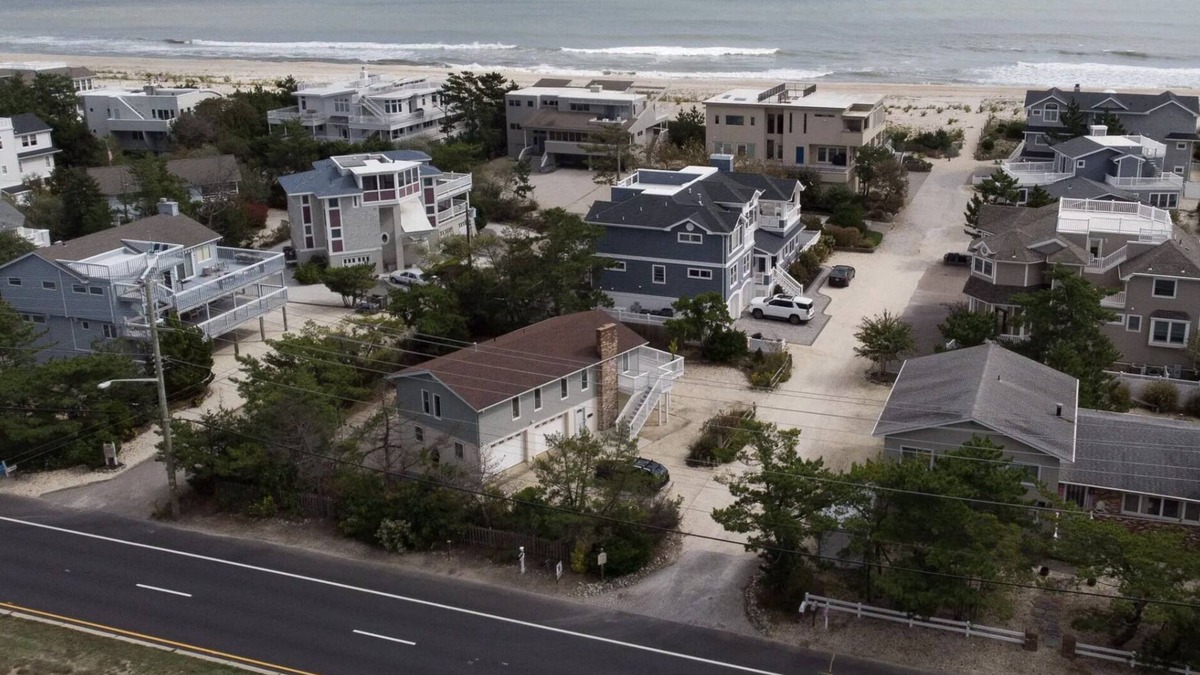 North Beach House | North Beach Oceanside Home. Only steps away from the Beach!